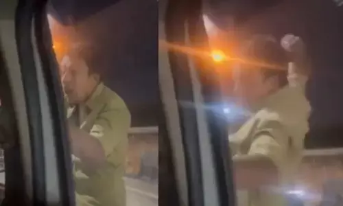 Bengaluru Auto Driver Smashes Car Window in Viral Road Rage Video