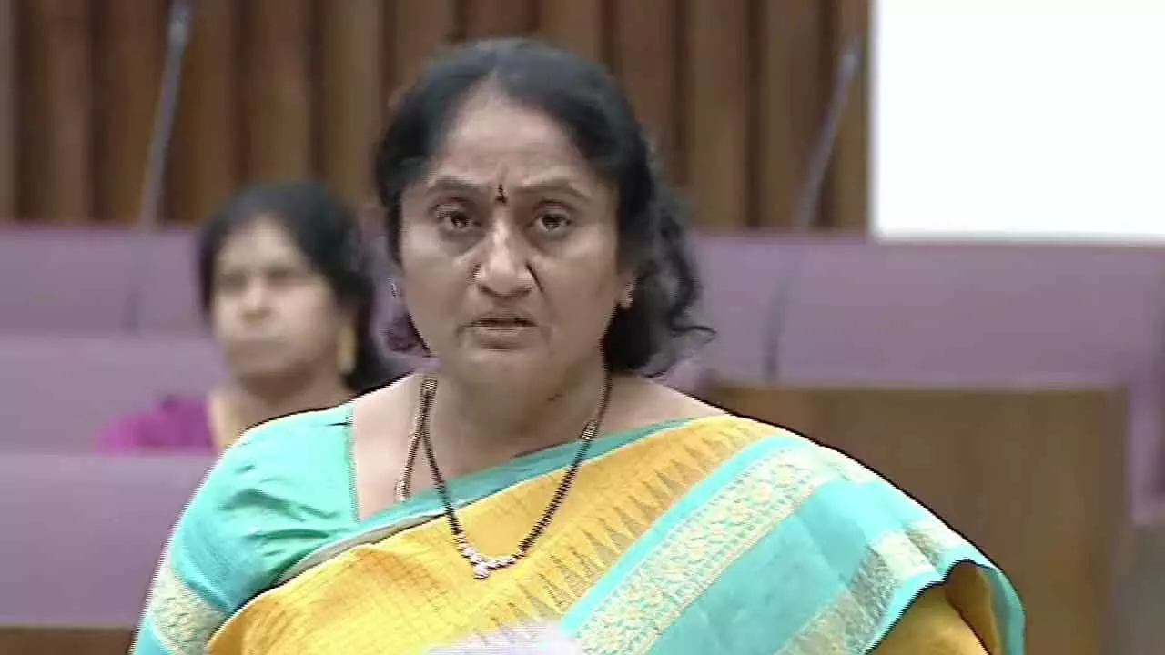 Several welfare schemes being implemented for weavers: Savitha Several welfare schemes being implemented for weavers: Savitha