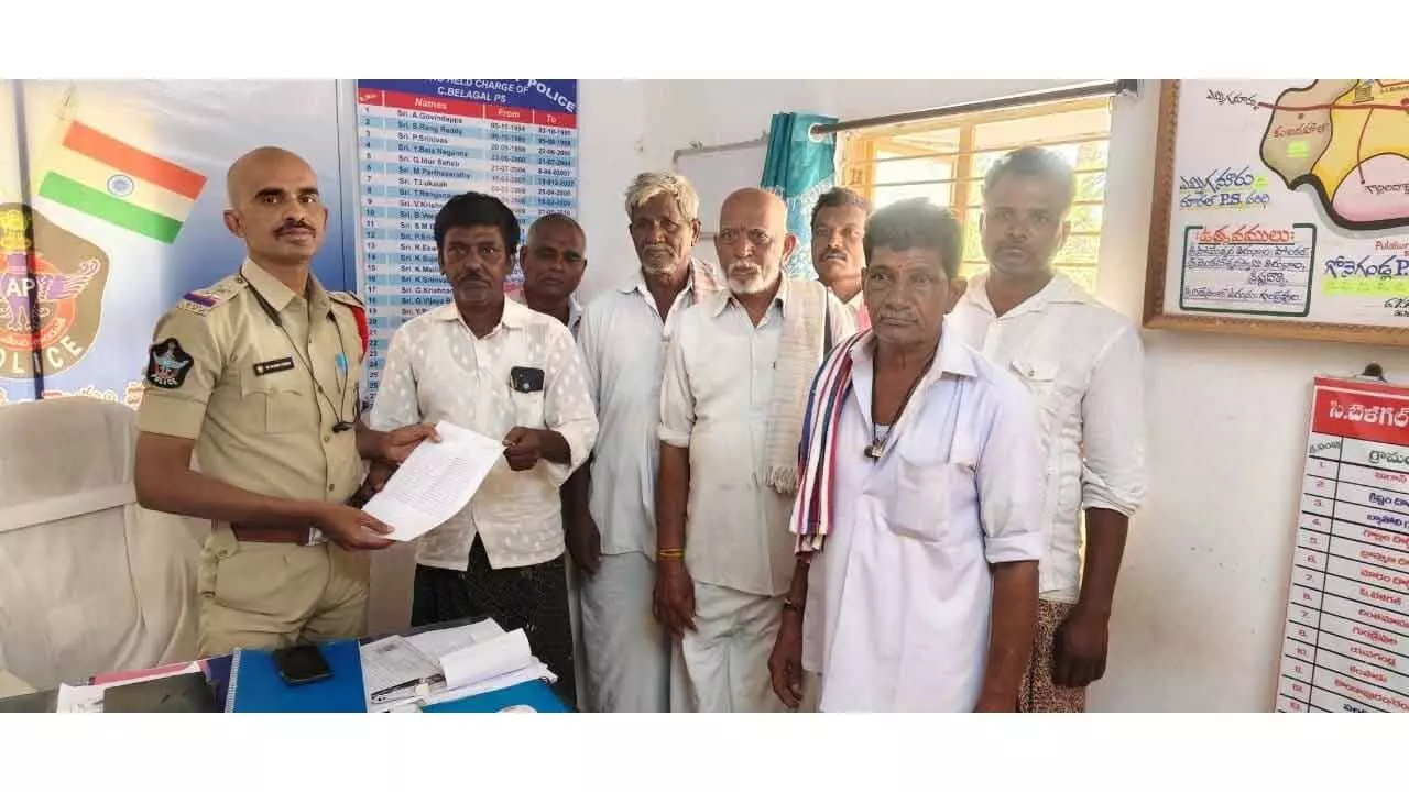 Bank agent dupes people of about Rs 5 cr Bank agent dupes people of about Rs 5 cr