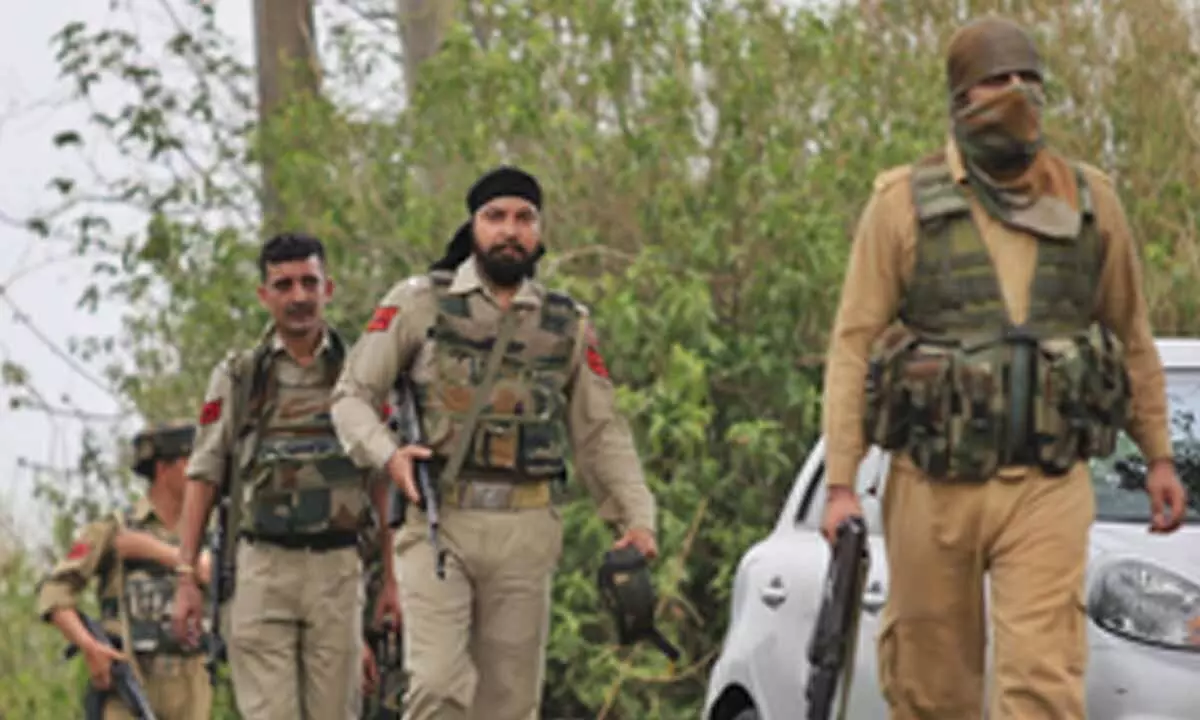 Suspected grenade attack on police post in J&K’s Baramulla Suspected grenade attack on police post in J&K’s Baramulla