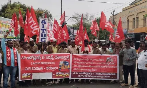 Kurnool: Auto-rickshaw workers demand welfare board