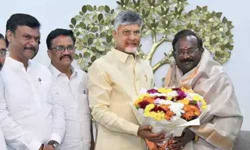 Teachers quota MLC Gade Srinivasula Naidu meets CM Chandrababu
