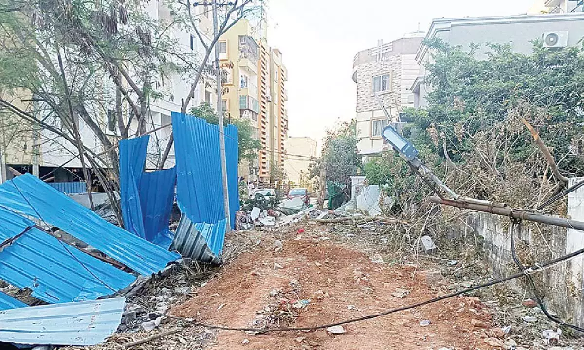 HYDRA removes long-pending road encroachment HYDRA removes long-pending road encroachment