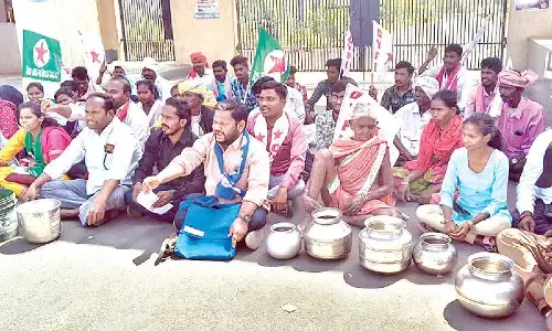 Villagers with empty pots sat on dharna at Collectorate