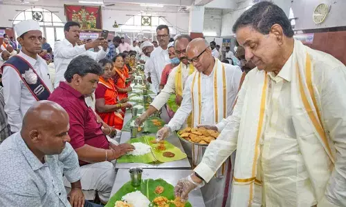 Masala vada enters Anna Prasadam menu