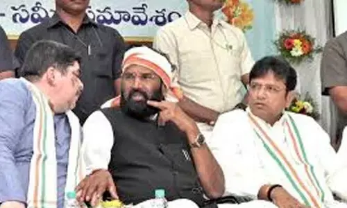 Minister Uttam Holds Emergency Meeting with Karimnagar Leaders