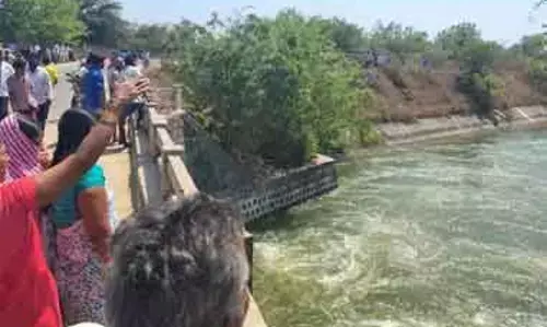 Car plunges into SRSP canal in Warangal, one dead and two missing