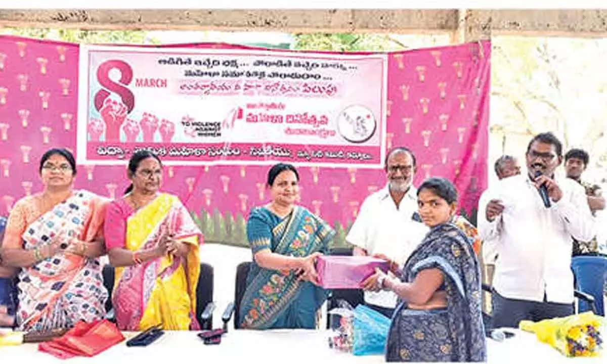 ‘Women should take leadership roles’ ‘Women should take leadership roles’