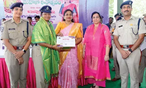Health Minister felicitates women cops