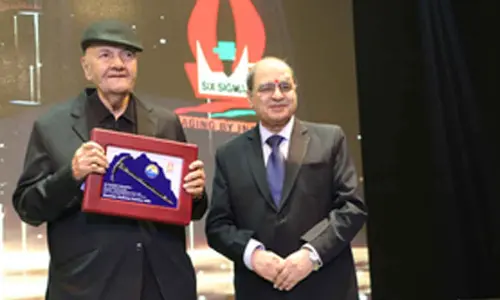 Prem Chopra chuffed to meet officers from defence forces