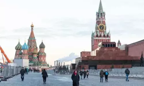 Russia expels two British diplomats on charges of espionage