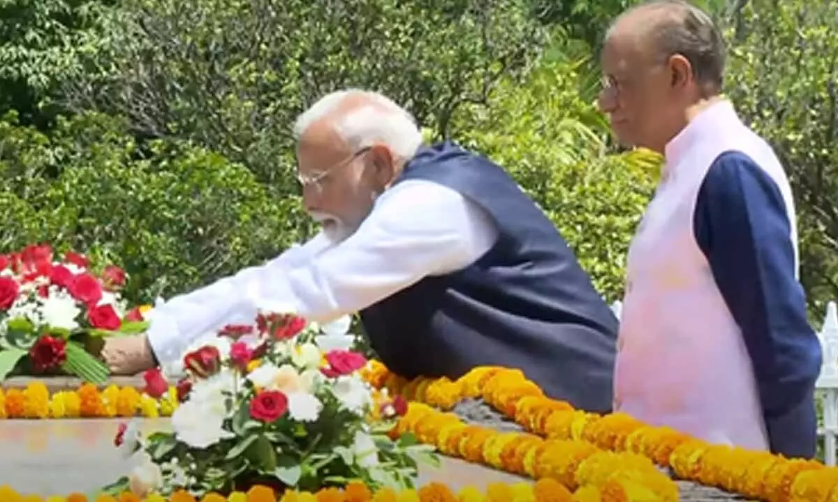 PM Modi pays tribute to Seewoosagur Ramgoolam and Anerood Jugnauth in Mauritius