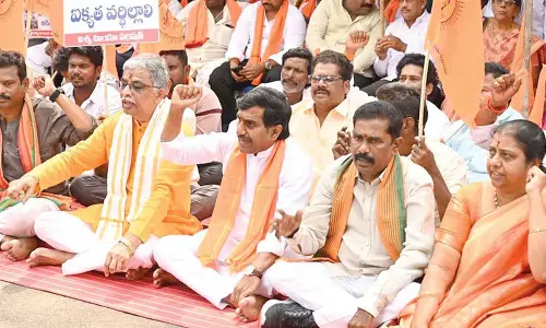 VHP stages dharna over Rayachoti incident