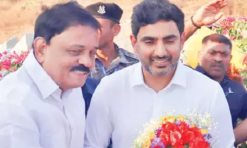 Lokesh gets grand welcome at Puttaparthi airport