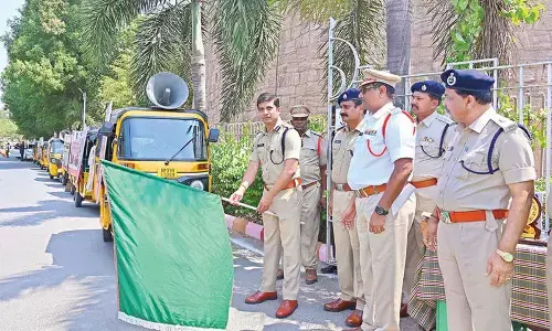 SP flags off helmet awareness auto rally