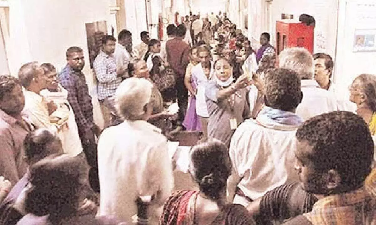 Anantapur GGH plagued with multiple problems Anantapur GGH plagued with multiple problems