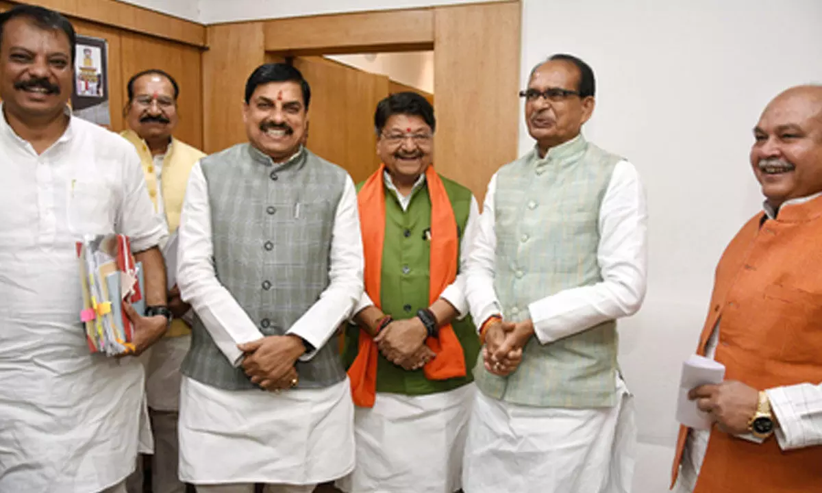 Ex-CM Shivraj Chouhan makes surprise visit to MP Assembly, gets rousing welcome from BJP, Cong MLAs