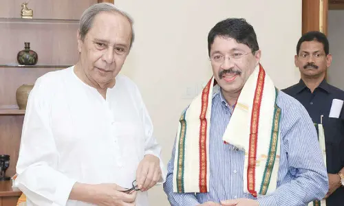 DMK team meets Naveen, discusses delimitation