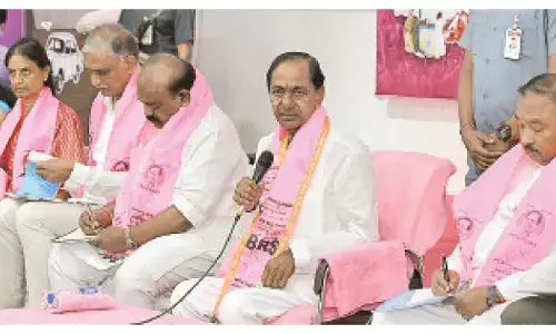 KCR cocksure of retaining gaddi, readies ammo to attack Cong govt