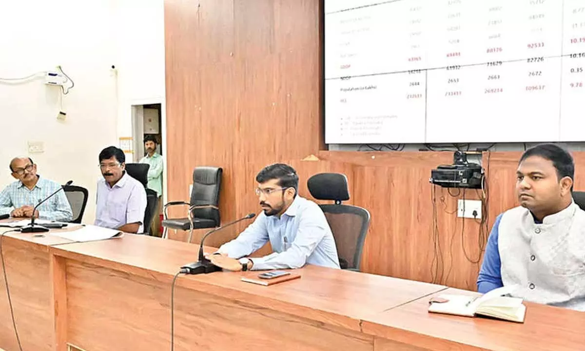 Officials told to design action plan for Swarnandhra-2047