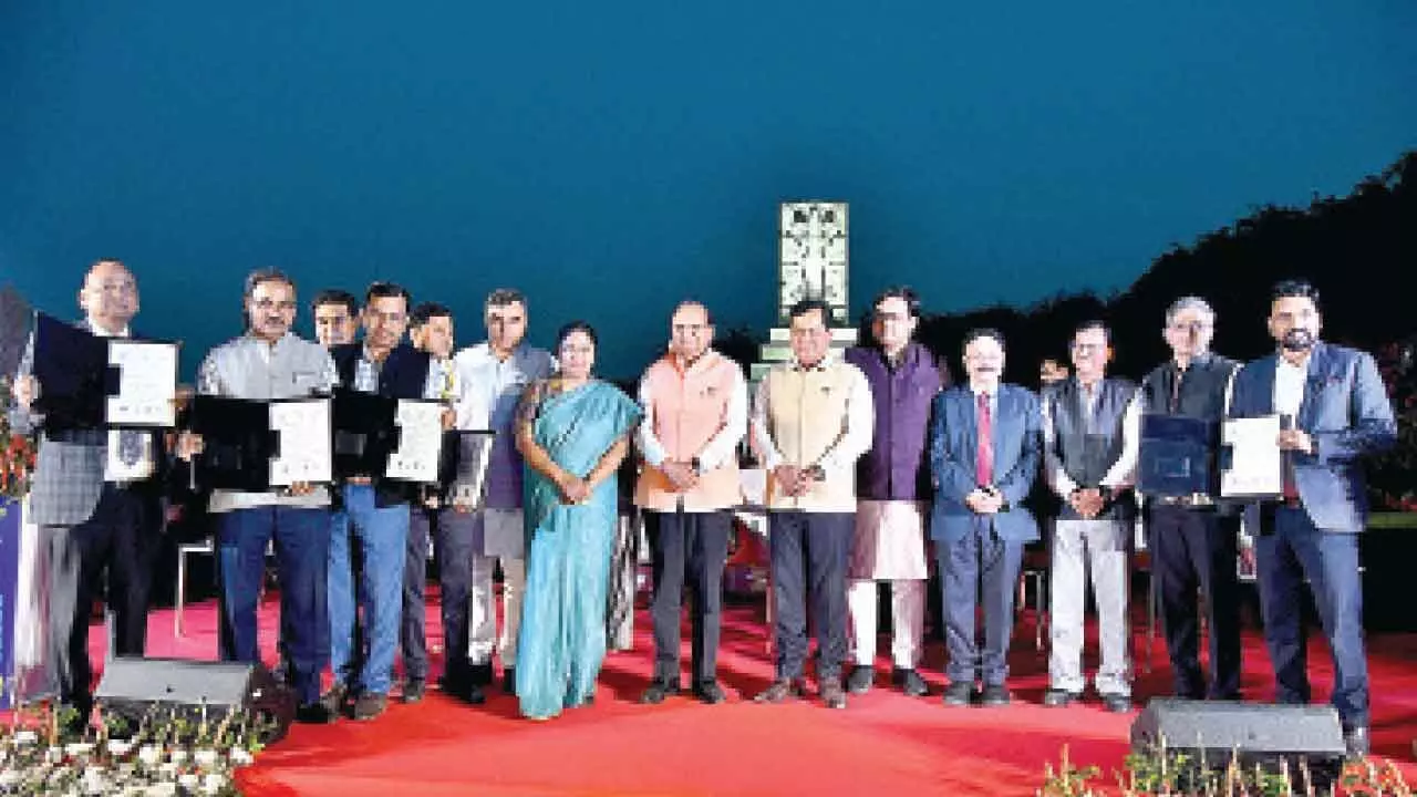 Delhi Govt, IWAI join hands to boost water transport in Yamuna Delhi Govt, IWAI join hands to boost water transport in Yamuna