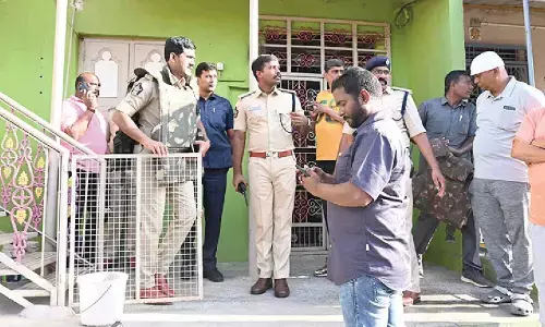 Botched robbery ends in high-stakes police standoff