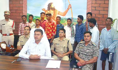 11 Maoists surrender before SP