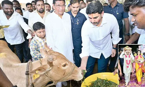 Lokesh pulls chariot of Lakshminarasimha Swamy