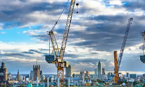 Bad weather hits UK mfg, construction sectors