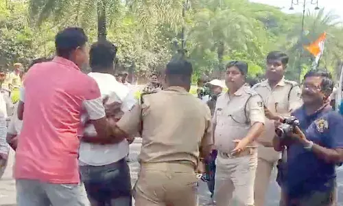 YC activists protest over Bahinipati’s suspension