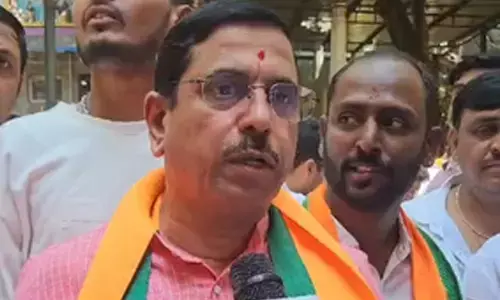 Union Minister slams Ktaka govt over 4 pc quota to Muslims in tenders