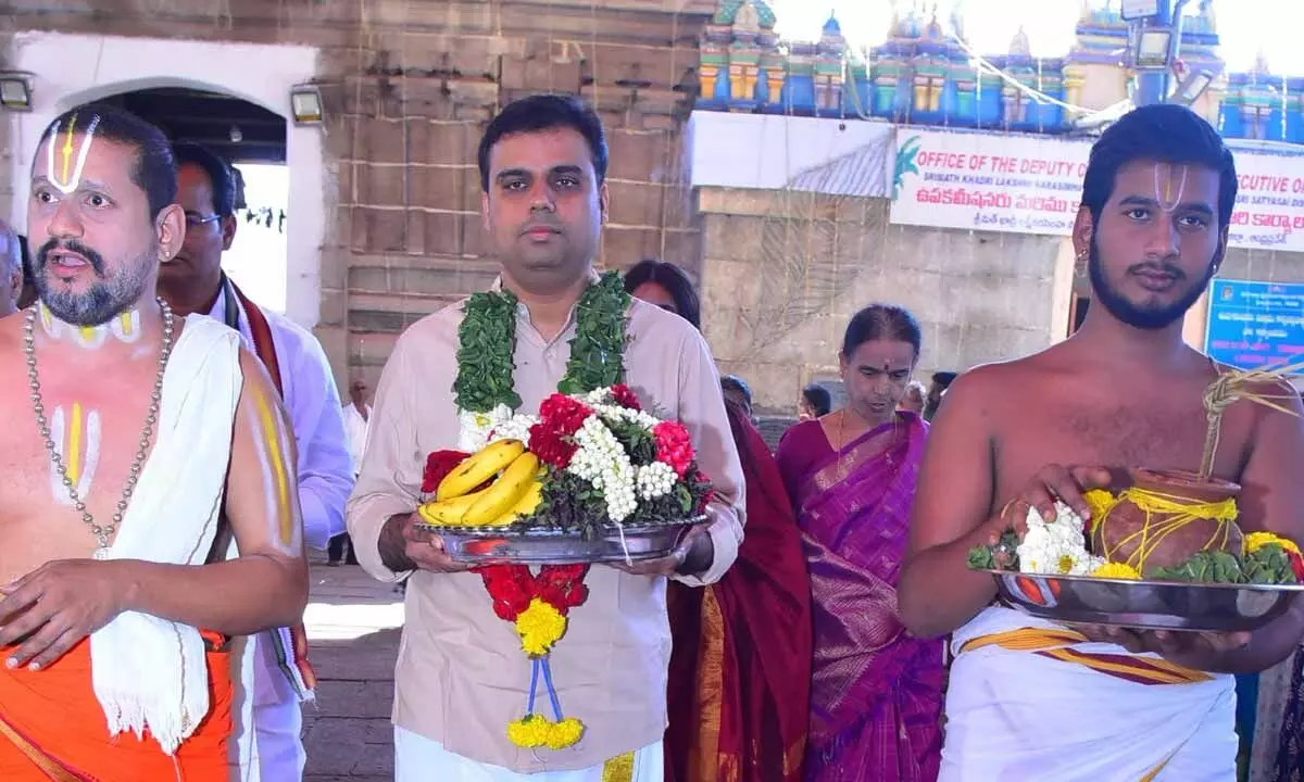 Collector offers prayers at Narasimha Swamy temple Collector offers prayers at Narasimha Swamy temple