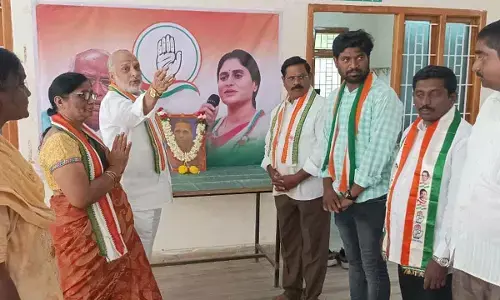 Kadapa Congress president Afzal Khan pays tribute to Potti Sriramulu