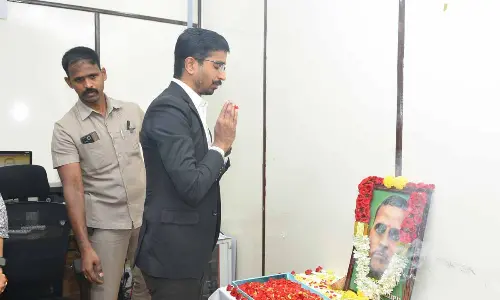 Draw inspiration from life of Sriramulu, people told