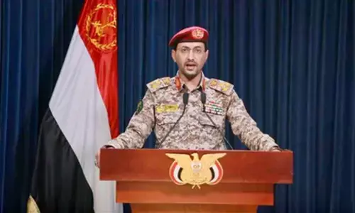 Yemens Houthi group targets US aircraft carrier amid fresh airstrikes