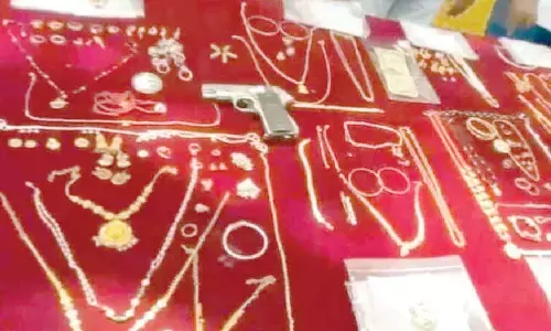 4 nabbed in burglary case; jewels worth lakhs seized
