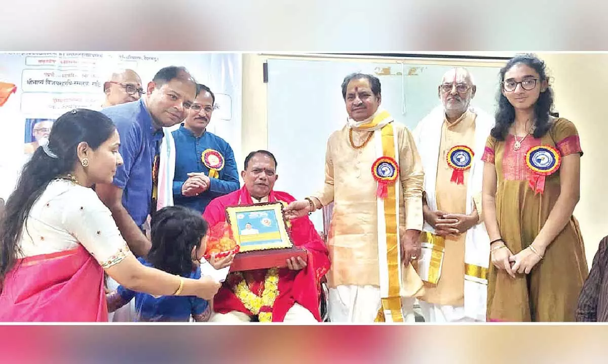 Former NSU V-C receives Sribhashyam Award Former NSU V-C receives Sribhashyam Award