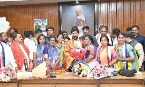 Don’t fall prey to political parties’ trap, CM tells BCs