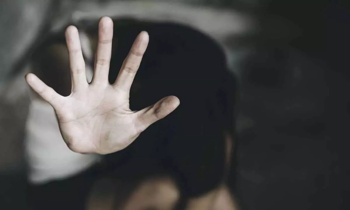 Minor girl raped by 2 boys Minor girl raped by 2 boys