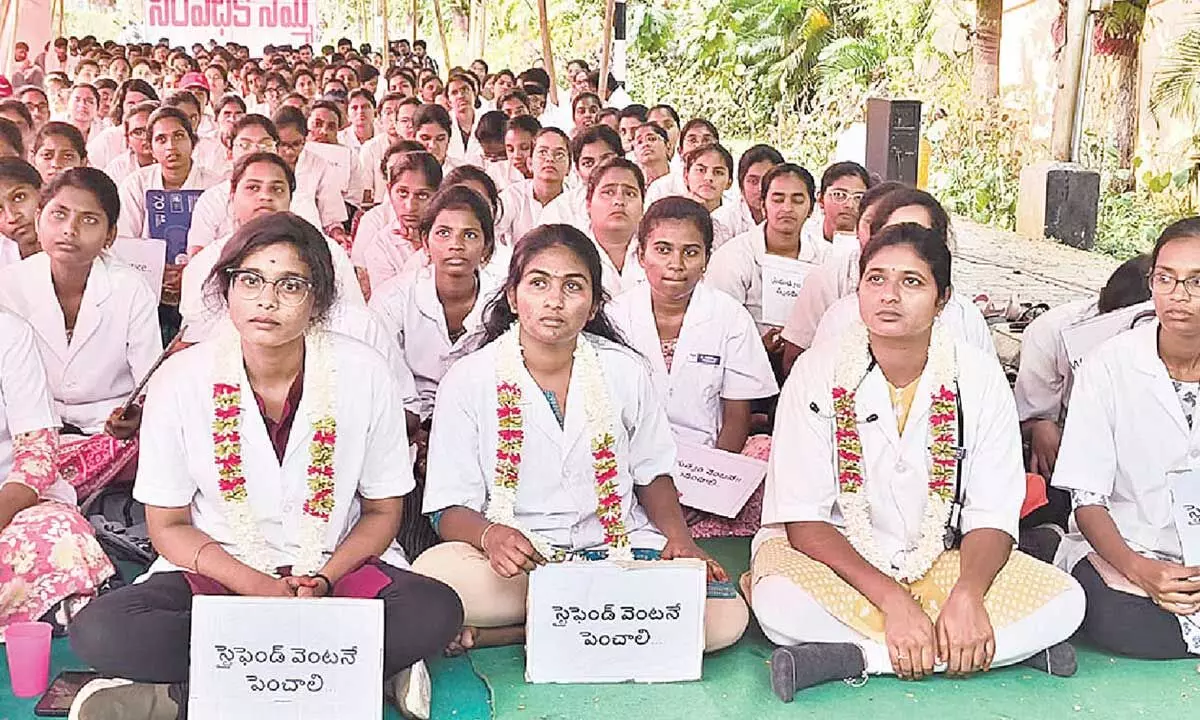 SV Veterinary students reject govt’s stipend hike, continue stir SV Veterinary students reject govt’s stipend hike, continue stir