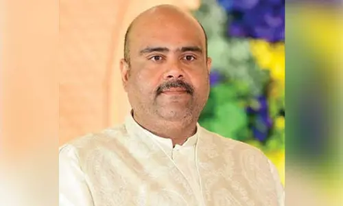 Baby Nayana seeks govt support for Bobbili veena artisans