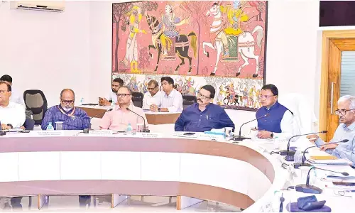 Ensure no power cut during peak hours, CM tells officials