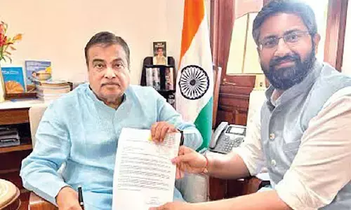 MP meets Nitin Gadkari to discuss key road infra projects