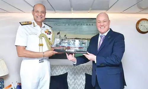 New Zealand PM, Chief of Navy visit INS Surat