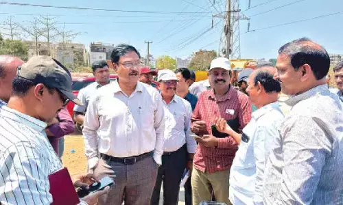 HYDRA boss inspects Gangaram Lake, warns against illegal dumping