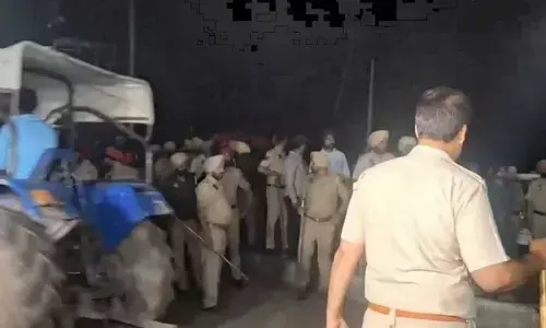 After evicting farmers, cops remove barricades