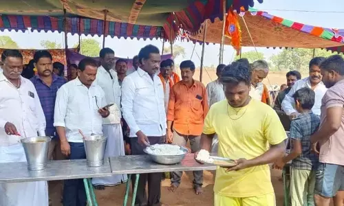 BRS Leader Basu Hanumantu Naidu Organizes Annadanam for Srisailam Pilgrims in Balgera