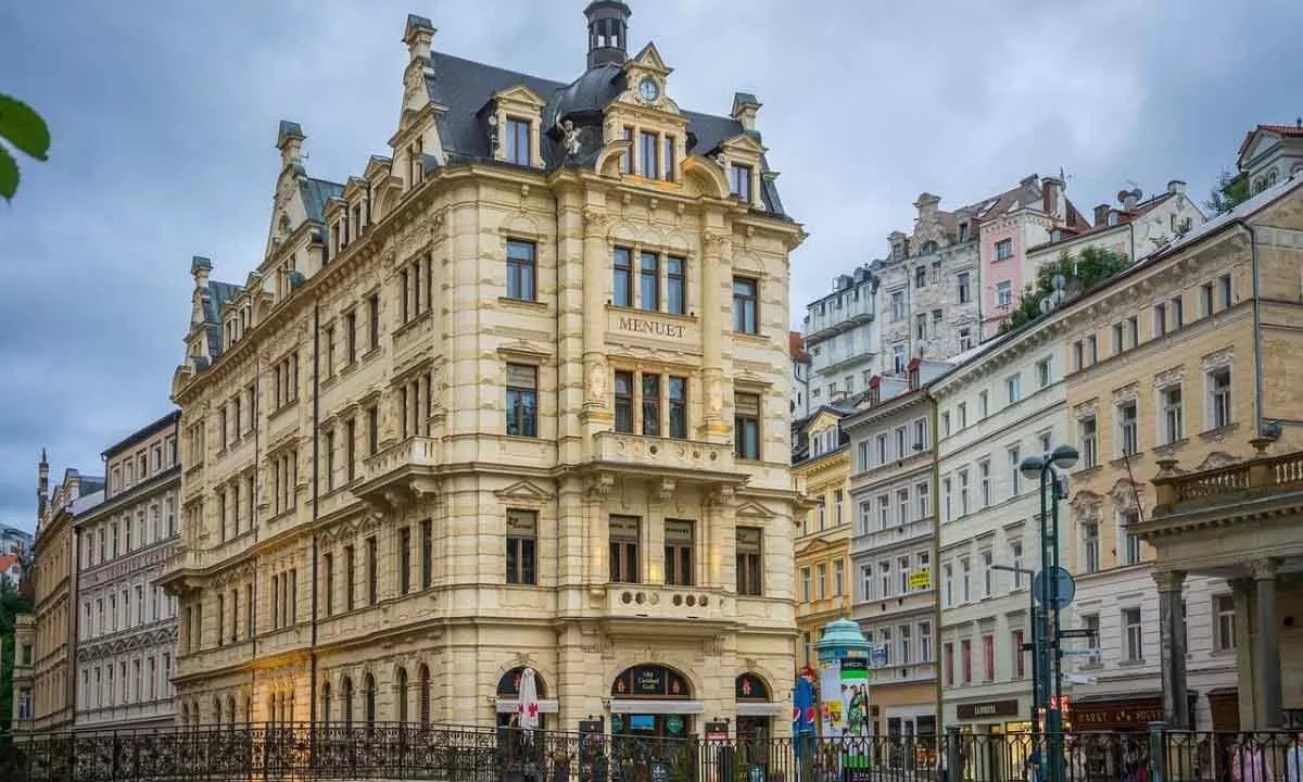 A Guide to Traveling to Europe for Short-Term Studies and Language Courses A Guide to Traveling to Europe for Short-Term Studies and Language Courses