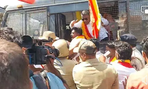 Attacks on RTC drivers in Maha: Bandh evokes mixed response in Ktaka; activists slam cops high-handedness