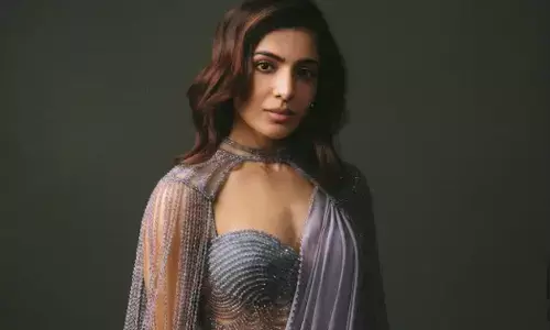 Samantha redefines contemporary fashion with her stunning outfit